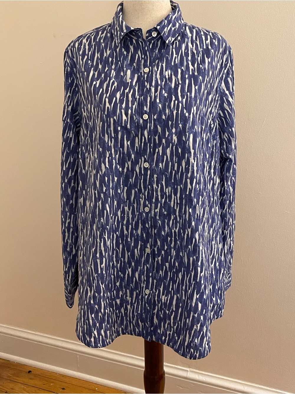 J. McLaughlin Blue Abstract Print Button Front Shirt Women’s Medium
